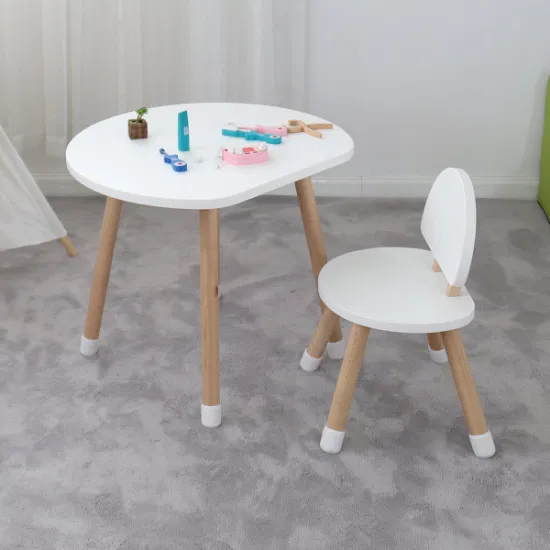 Bellissimo set di mobili per bambini in età prescolare, tavolo e sedia da studio per bambini in legno massello