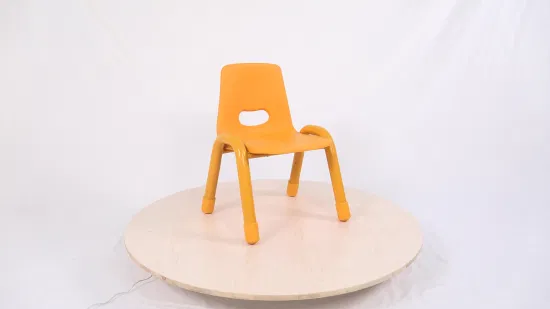 Tavoli da studio e sedie per bambini Set di mobili per asilo in plastica resistente in PP